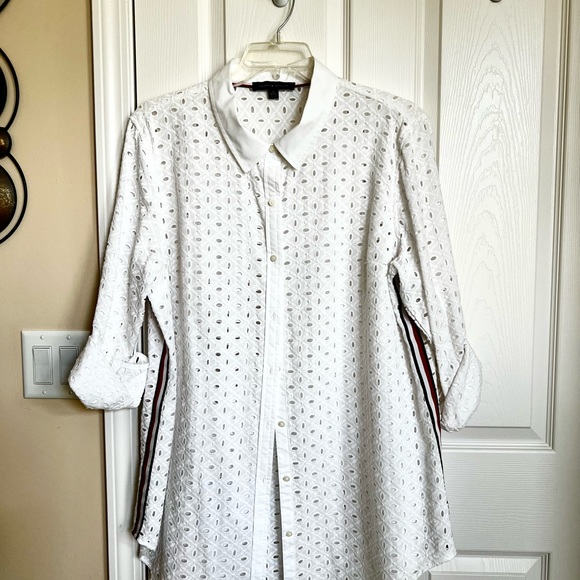 Tommy Hilfiger, White Eyelet Long Sleeve Button Front Top/Duster Dress. - Picture 8 of 9